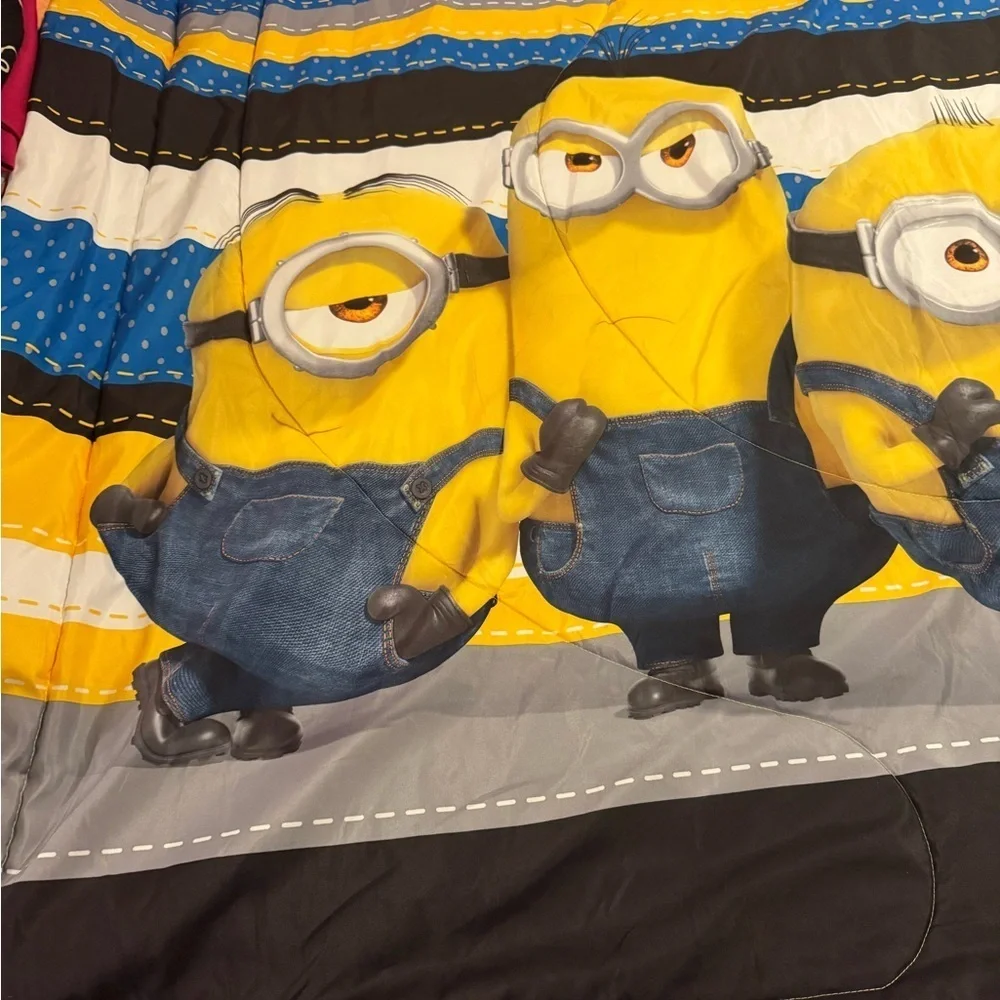 Despicable Me Return of Gru Twin Reversible Comforter in EUC